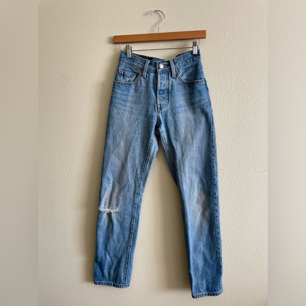 501 Levi’s Classic Light Wash Jeans